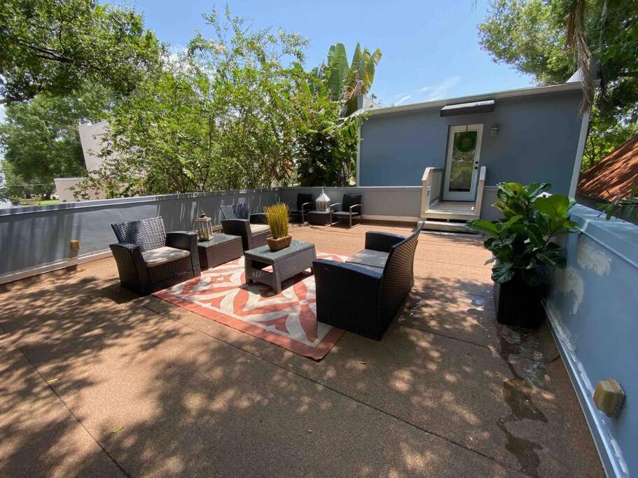 Nawlins Vibe With Rooftop Verandah Near Riverwalk And Downtown Holiday home *
